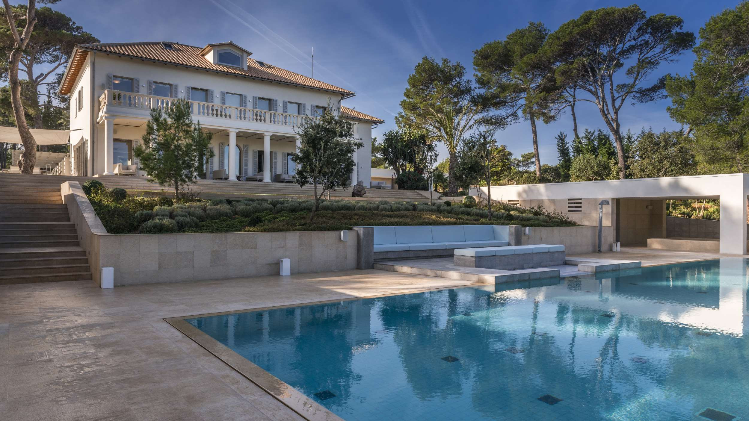 Villa Leones is a luxury villa situated in Mal Pas, Alcudia