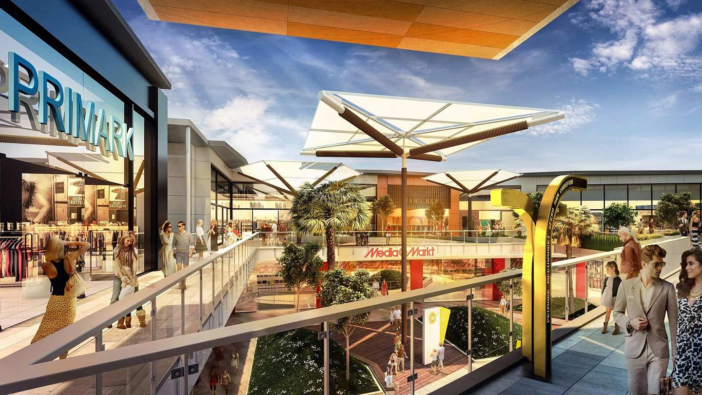 Fan shopping in Mallorca