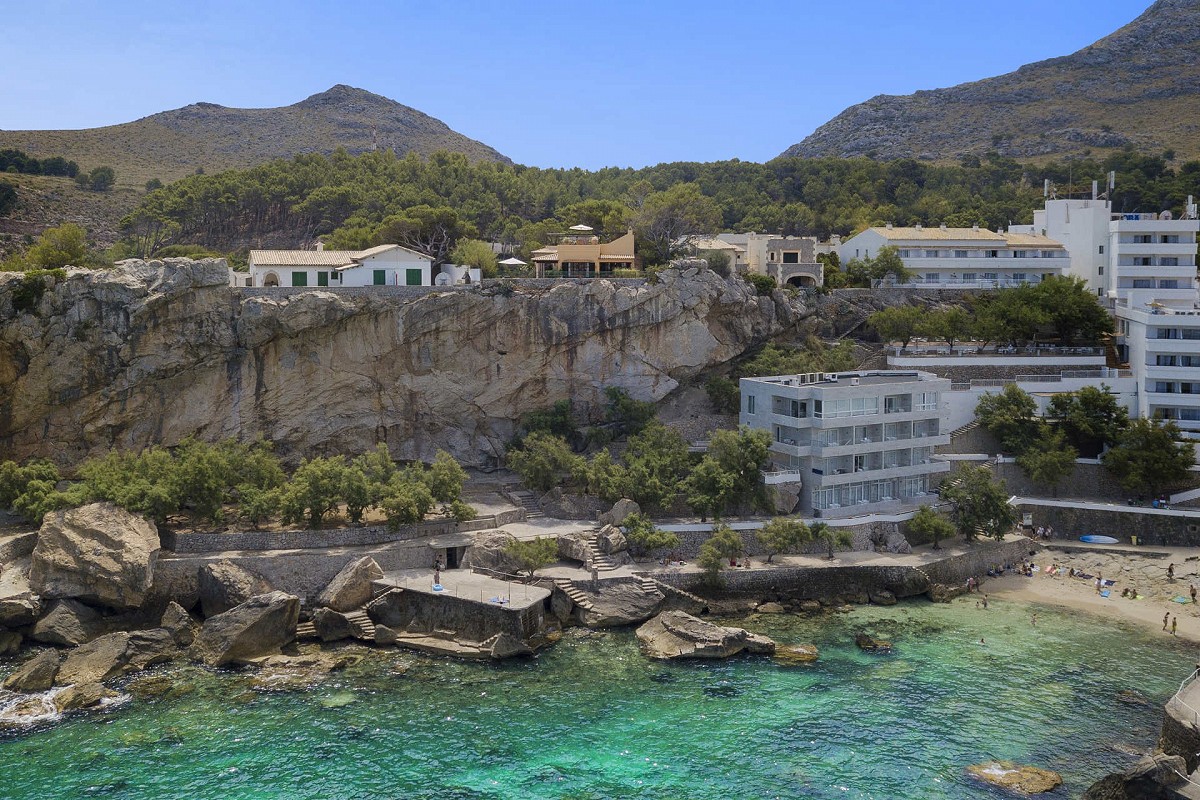 Cala Clara in Cala San Vicente, Mallorca – crystal-clear cove and Mediterranean coastline