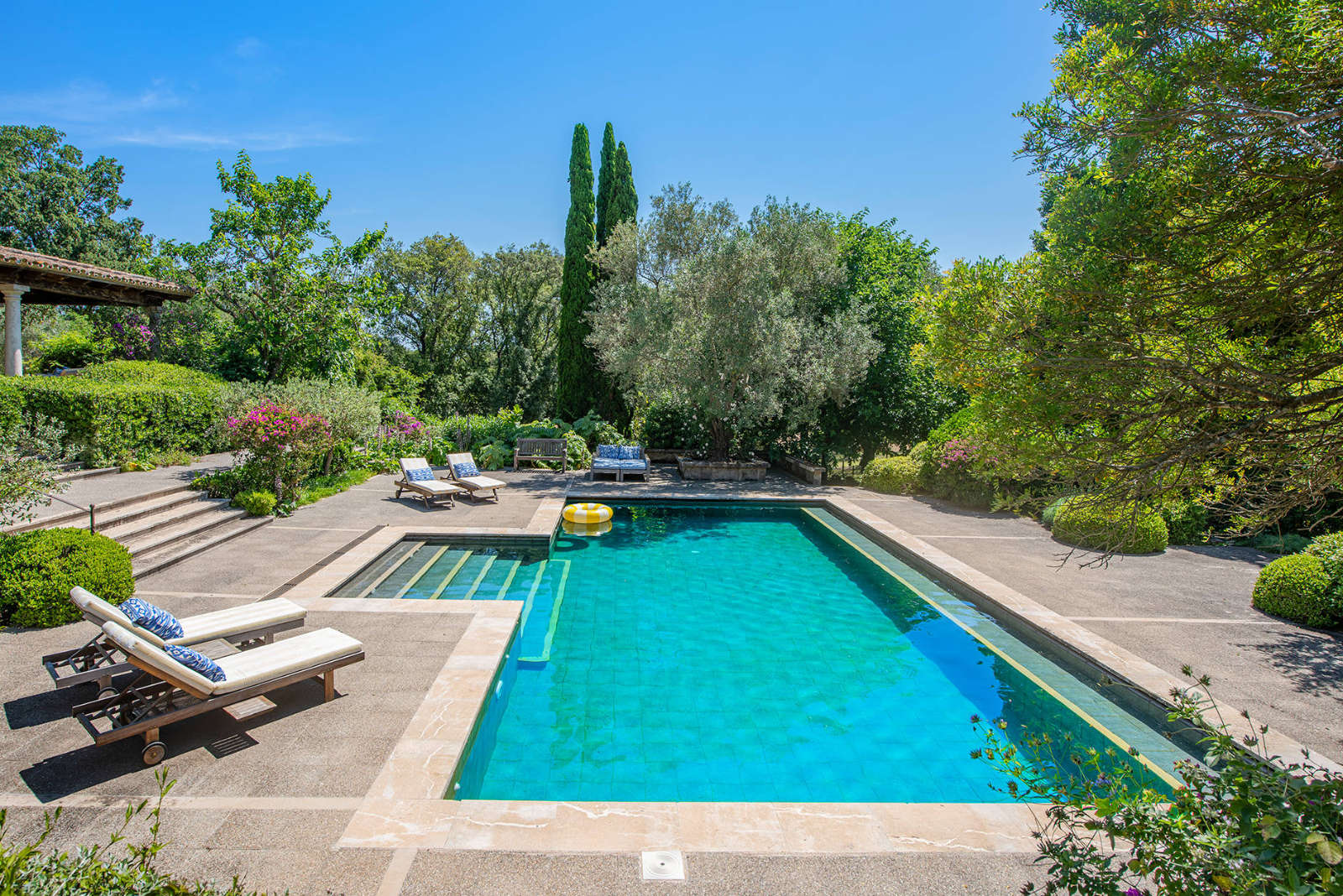Villa with private pool 1600px